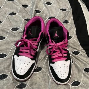 Gently used low top Jordan 1